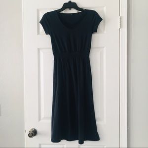 2/$20 Uniqlo Comfy Navy Midi Dress Size XS